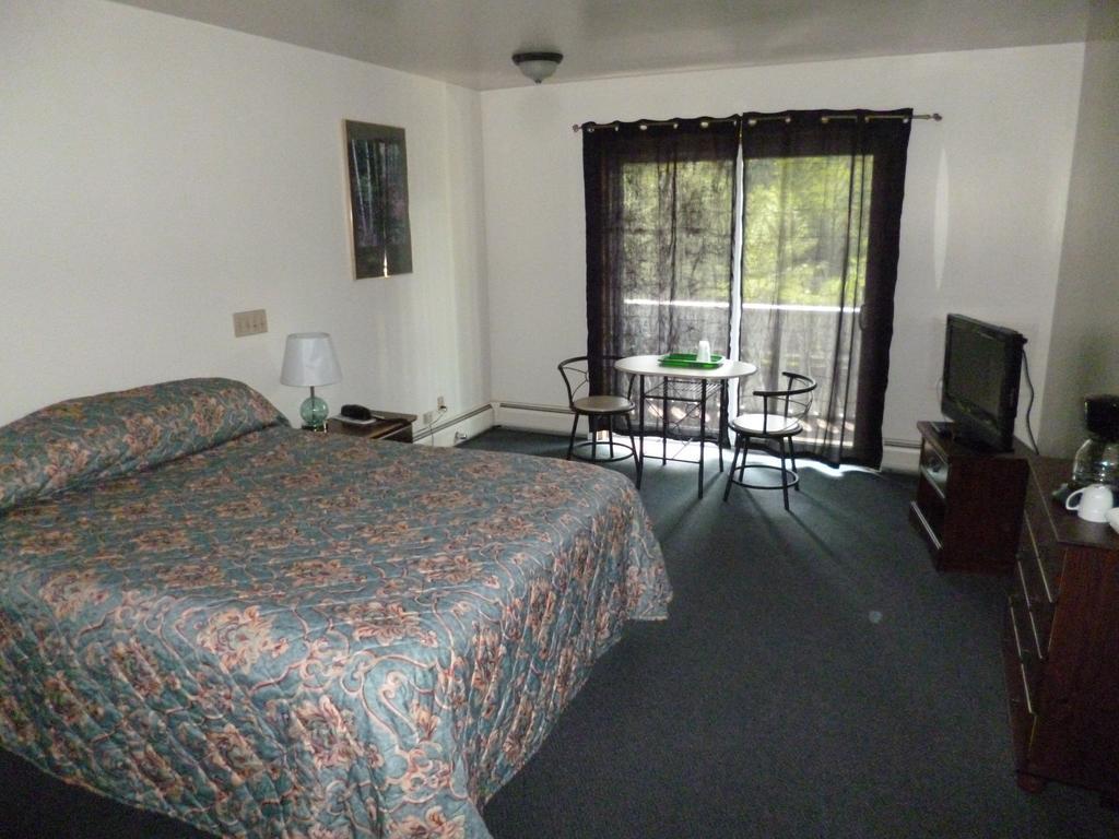 Deer Run Motor Inn Jeffersonville Room photo
